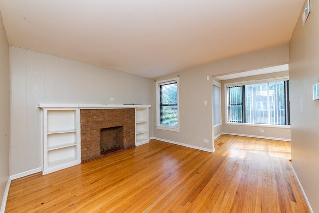 Building Photo - 2032 W Birchwood Ave