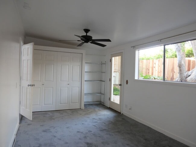 Foto del edificio - 6456 Surfside Way