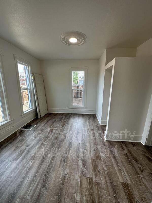 Building Photo - 1018 9th St