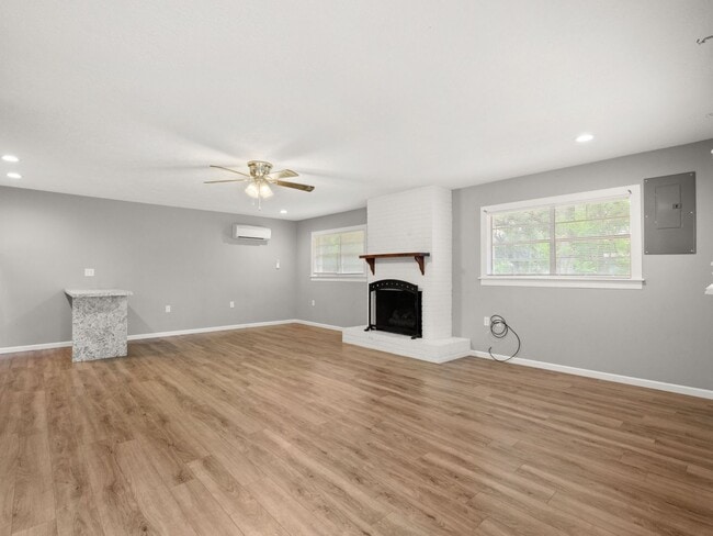 Building Photo - 422 Pecan St