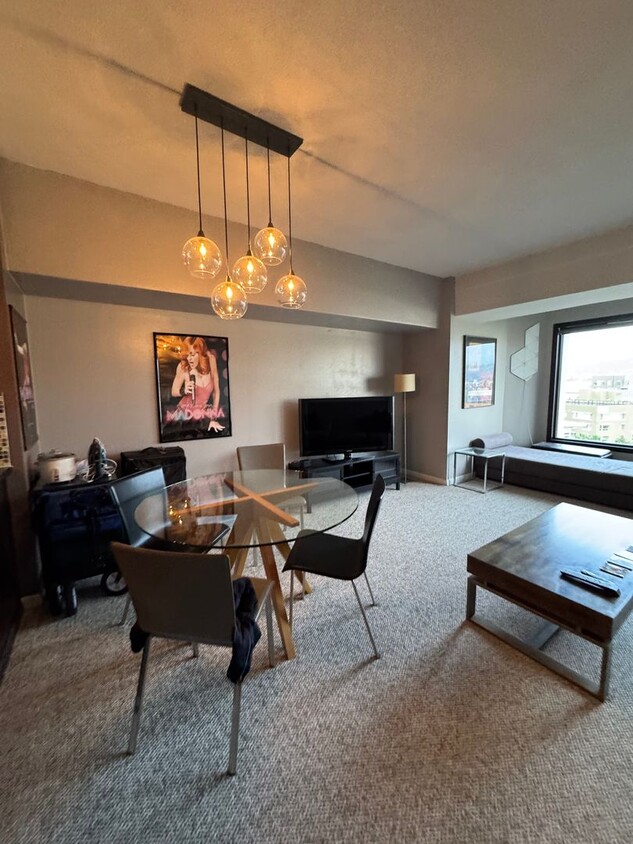 Foto principal - Lovely and Stylish Condo - 1 Bed, 1 Bath a...