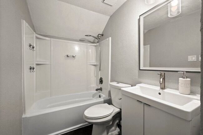 Building Photo - 22722 Braken Carter Ln