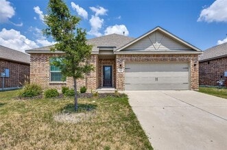 Building Photo - 304 Aceves Ct