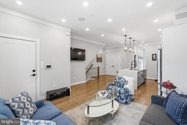 Foto del edificio - 1343 Otis Pl NW