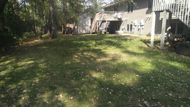 Building Photo - Split Level Duplex