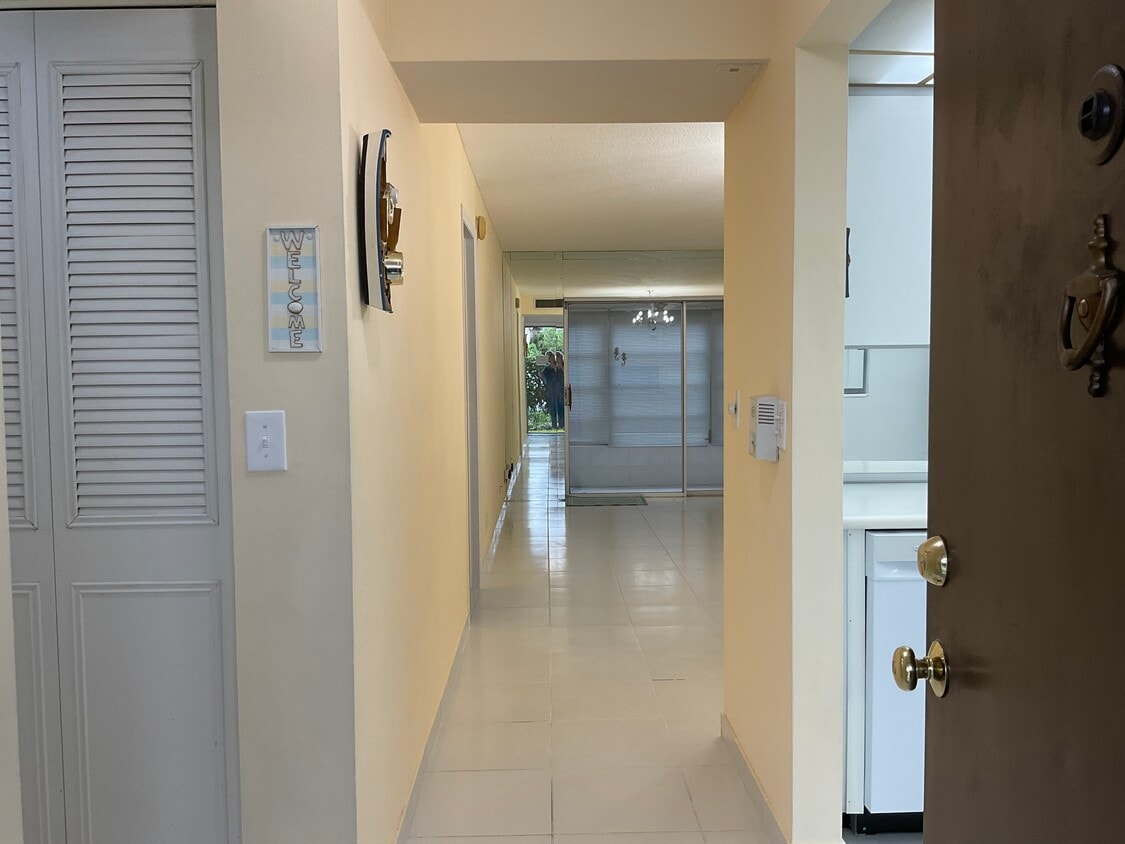 Entry - 2900 NW 47th Terrace (Lauderdale Lakes, FL)