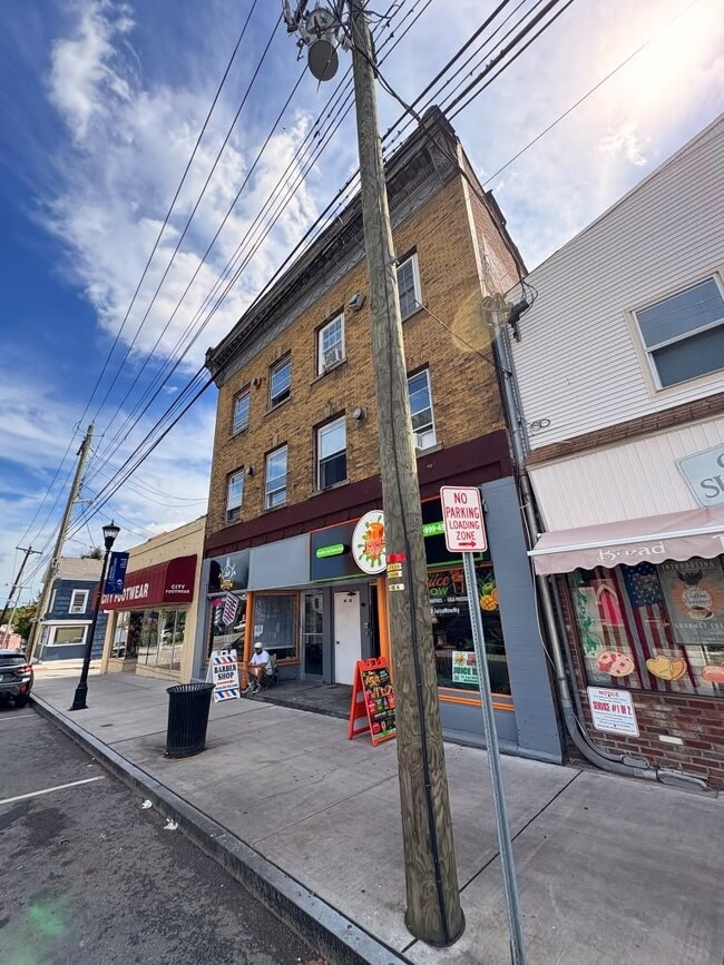 Building Photo - 30 E Main St