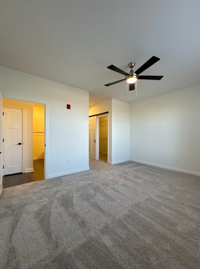 Interior Photo - The E