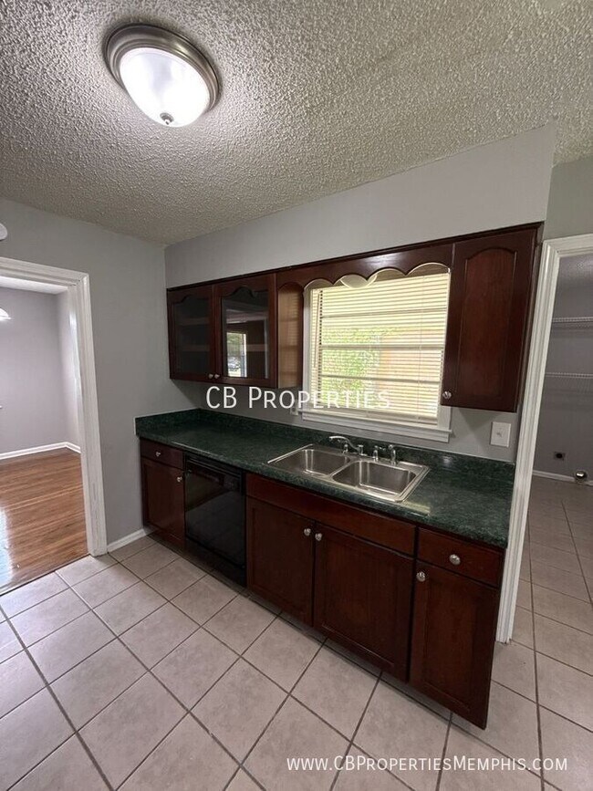 Building Photo - 1043 Vinewood-