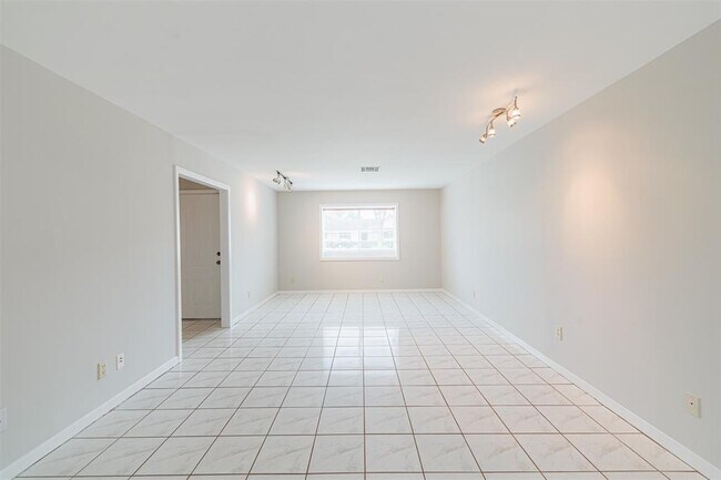Building Photo - 2515 Tannehill Dr