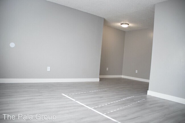 Building Photo - 1075 E Desert Inn Rd