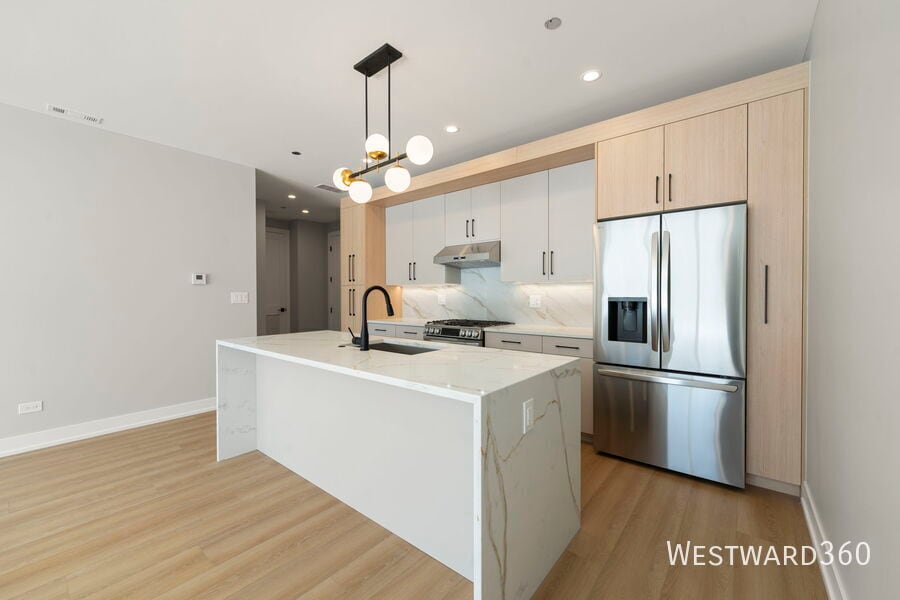 Primary Photo - 2354 W Polk St