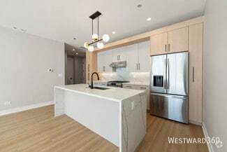 Building Photo - 2354 W Polk St