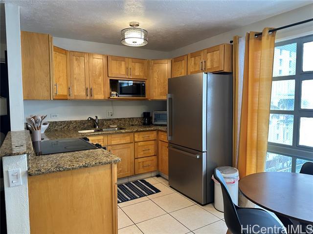 Building Photo - 2211 Ala Wai Blvd