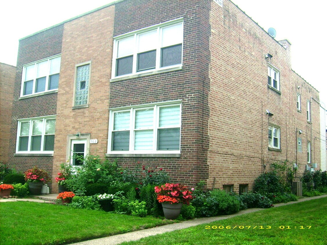 9012 Keating Ave Unit 2N, Skokie, IL 60076 Condo for Rent in Skokie