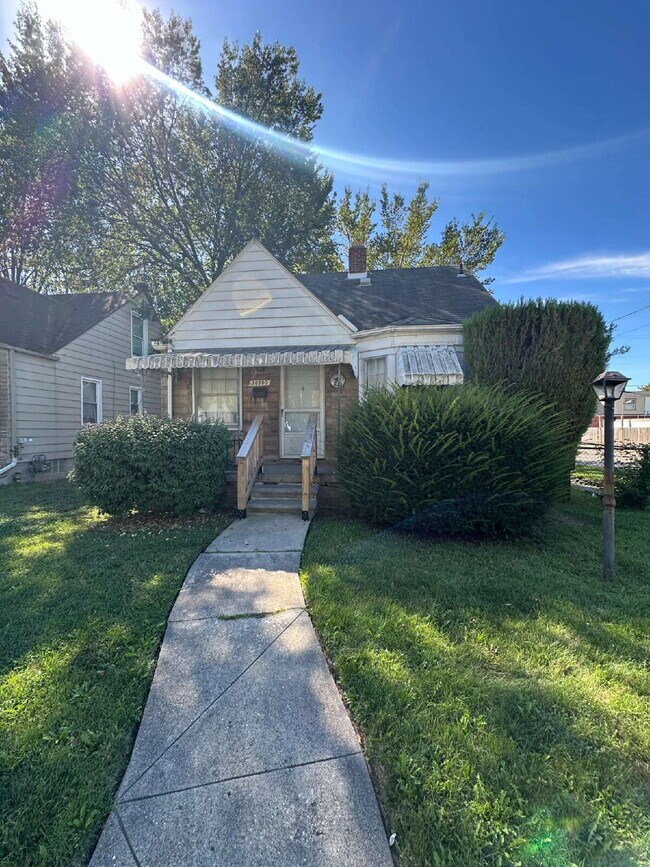 Foto del edificio - Cozy Detroit Home with Comfortable Living Space!