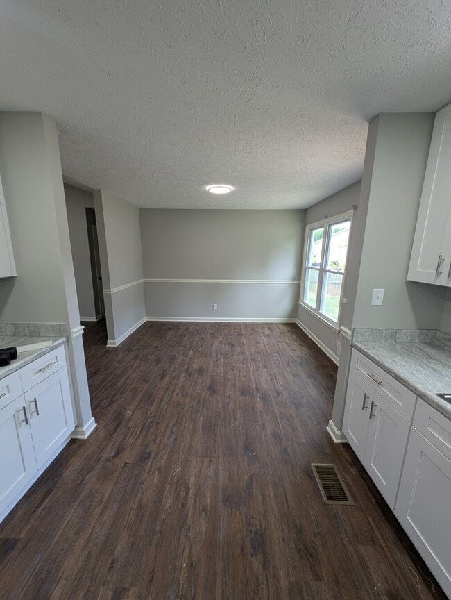 Building Photo - 124 Davidson Dr