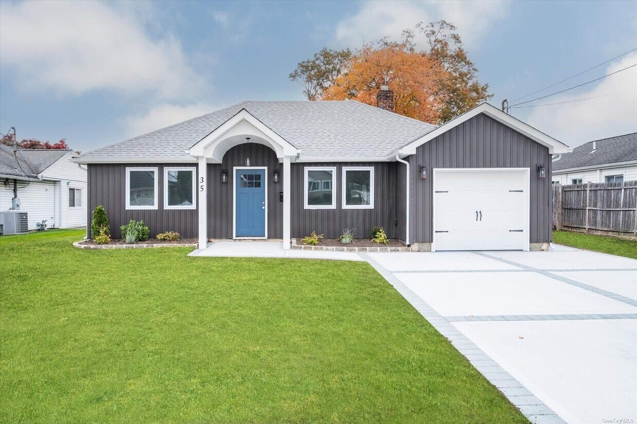 35 Polo Rd, Massapequa, NY 11758 House Rental in Massapequa, NY