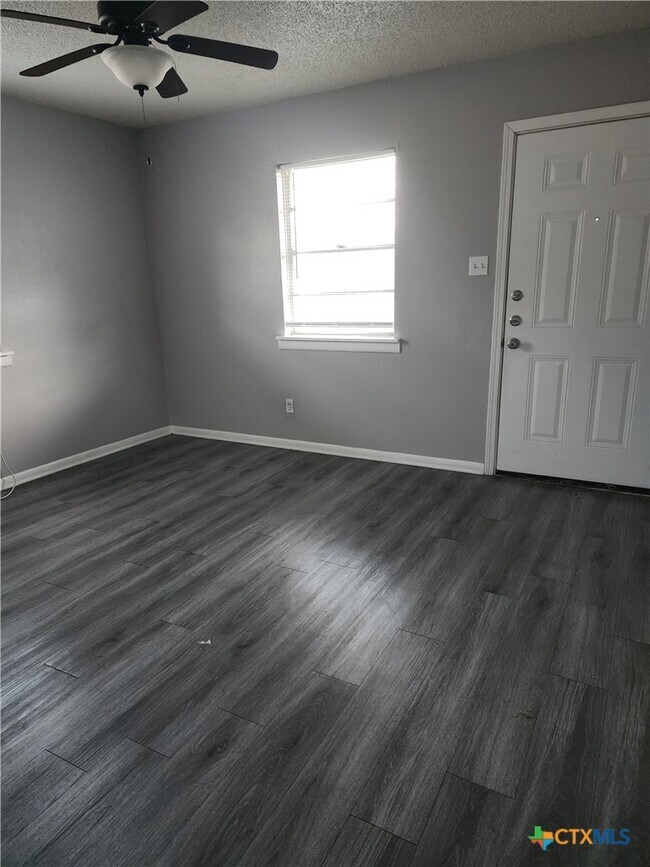 Building Photo - 403 Robertson Ave