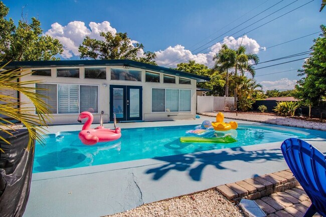 Foto del edificio - 4501 Loring Pl