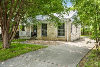 Building Photo - 407 Zennia St