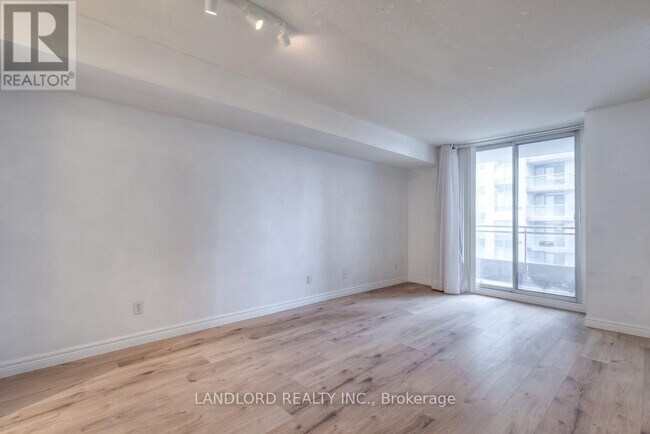 Building Photo - 256 Doris Ave