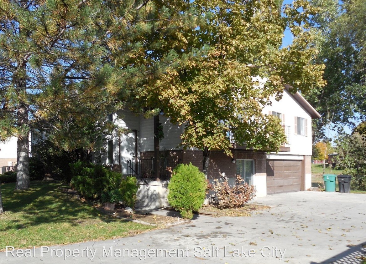 Primary Photo - 783 E Whispering Pine Dr
