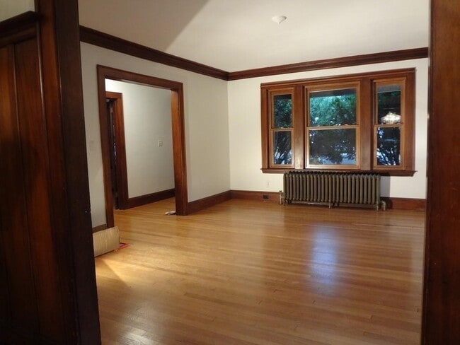 Building Photo - 19 Linden Ave