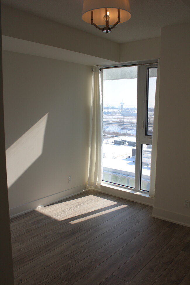 Photo du bâtiment - 180 Enterprise Blvd