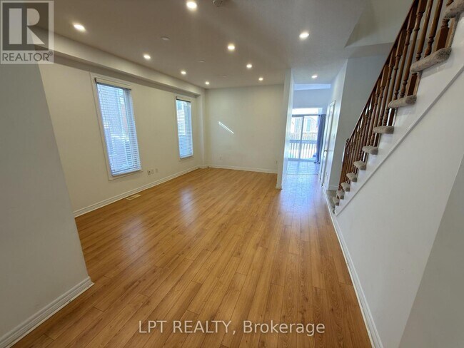 Photo du bâtiment - 38 Silent Pond Crescent