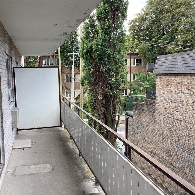 Building Photo - 30 Thelma Av