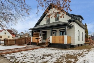 Building Photo - 255 1st Ave E N