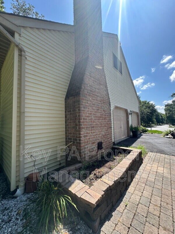 Foto del edificio - 16 Brookhollow Dr
