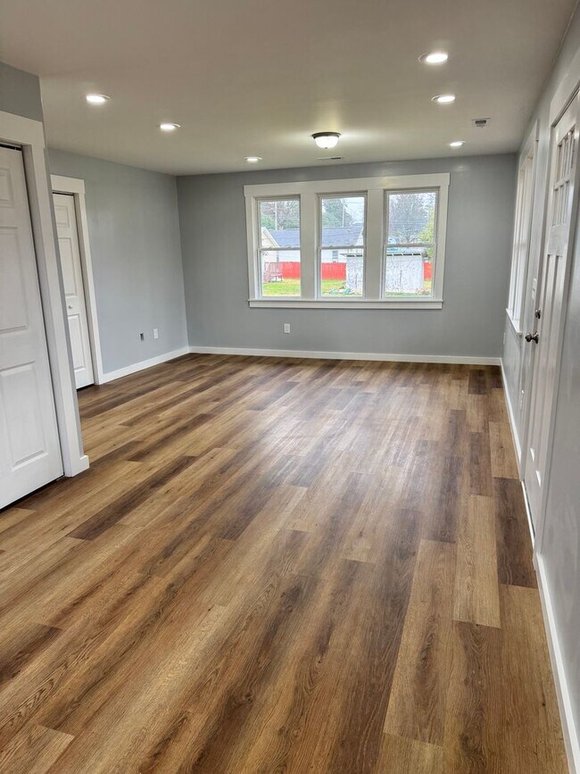 Foto del edificio - 913 E Myrtle Ave