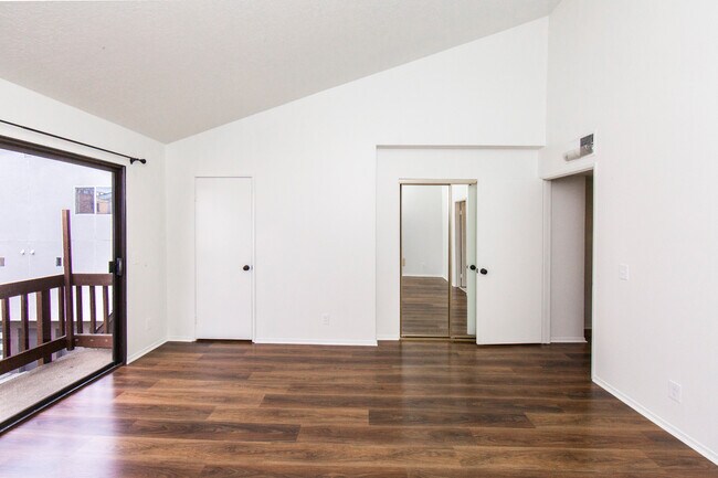 Building Photo - 4821 Riverton Ave