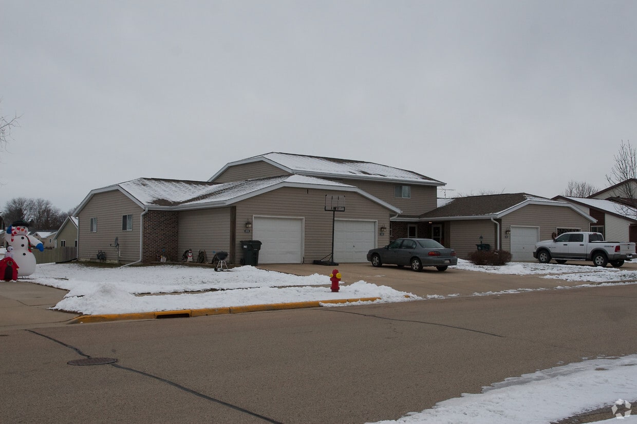 1002 Main St, Horicon, WI 53032 Apartments in Horicon, WI