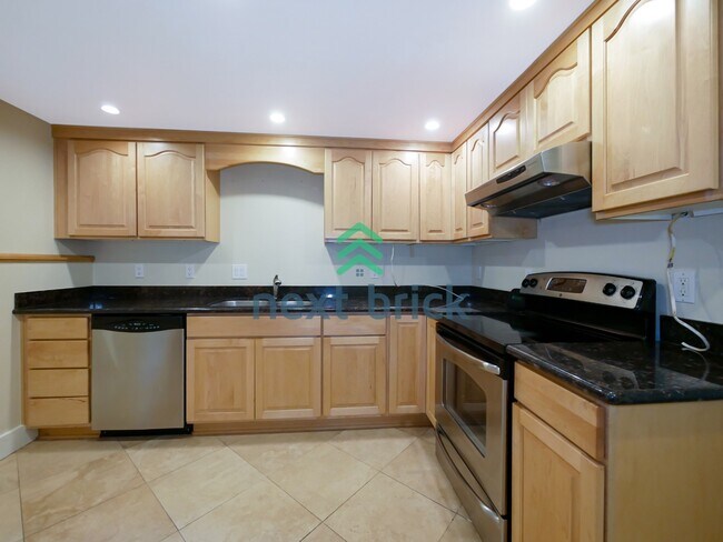 Foto del edificio - 2 Bed 1Bath Waterfront View Condo Available for Rent!