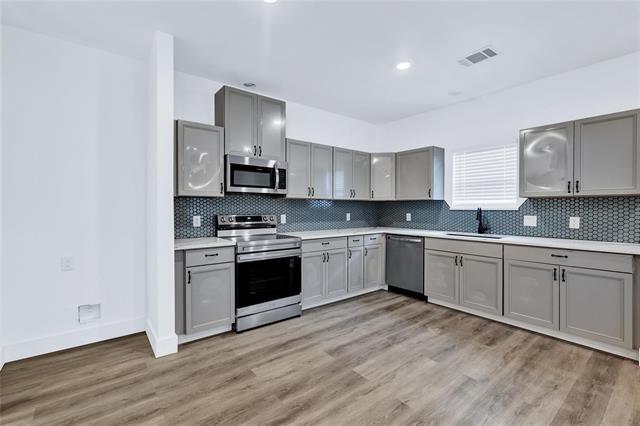 Building Photo - 1027 W Coffin St