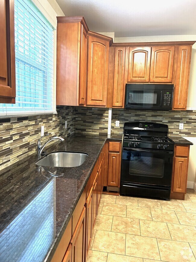 Highland Of Adams Point Apartments for Rent with a Yard Oakland, CA 2 Rentals