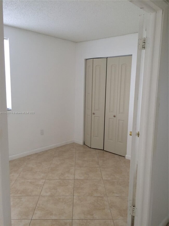 Building Photo - 9715 Fontainebleau Blvd