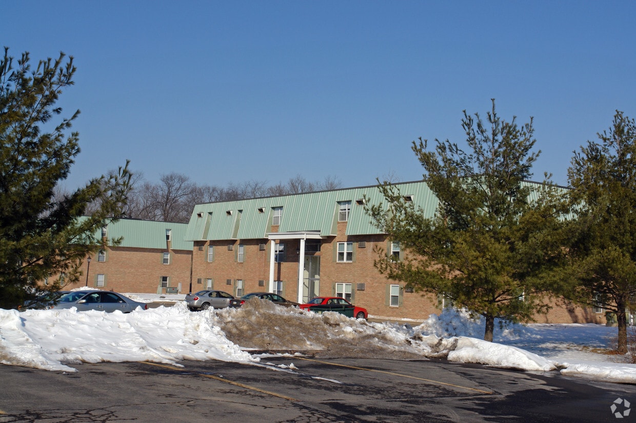 Building Photo - Colonial Garden Apartments