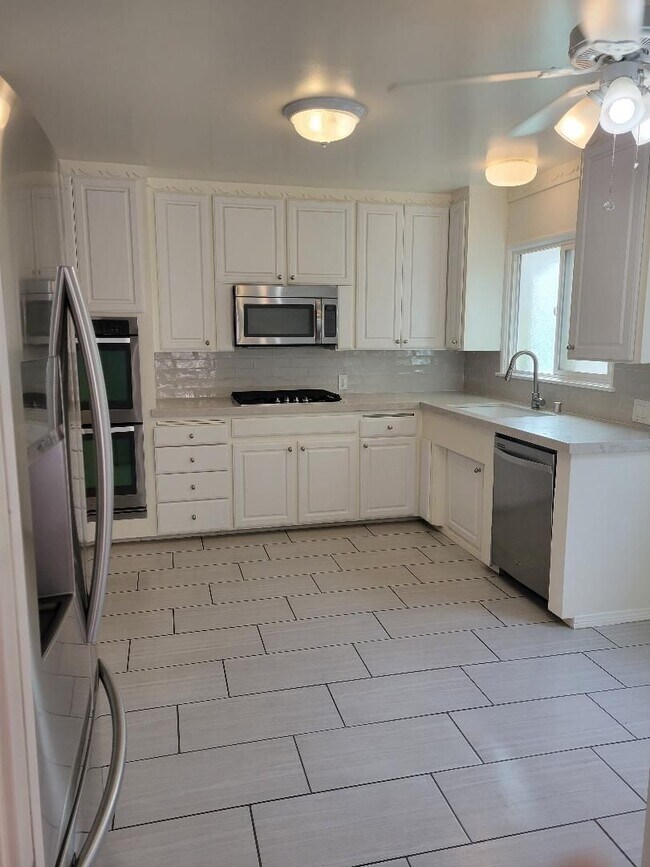 Building Photo - Charming 1950's Home in Encino, CA