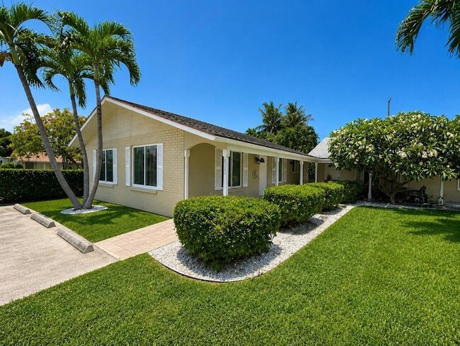 Building Photo - 1232 Cabana Rd