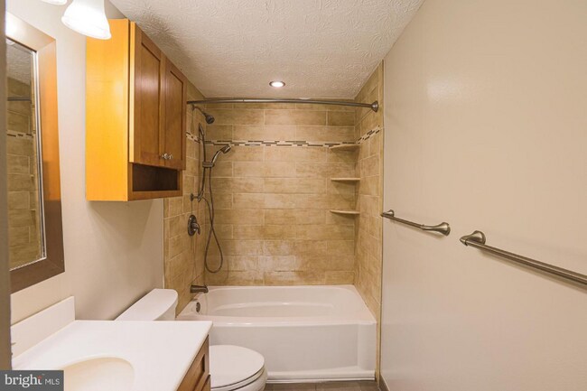 Building Photo - 20 Burbage Ct