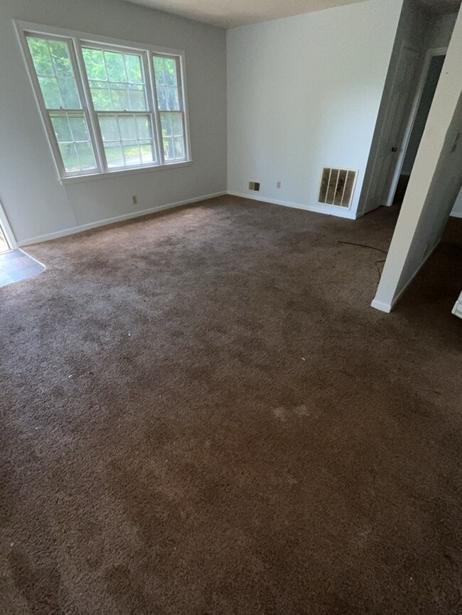 Building Photo - 717 Meadowbrook Dr