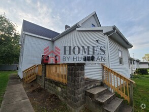 Building Photo - 818 S Barker Ave