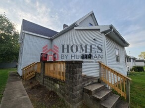 Building Photo - 818 S Barker Ave