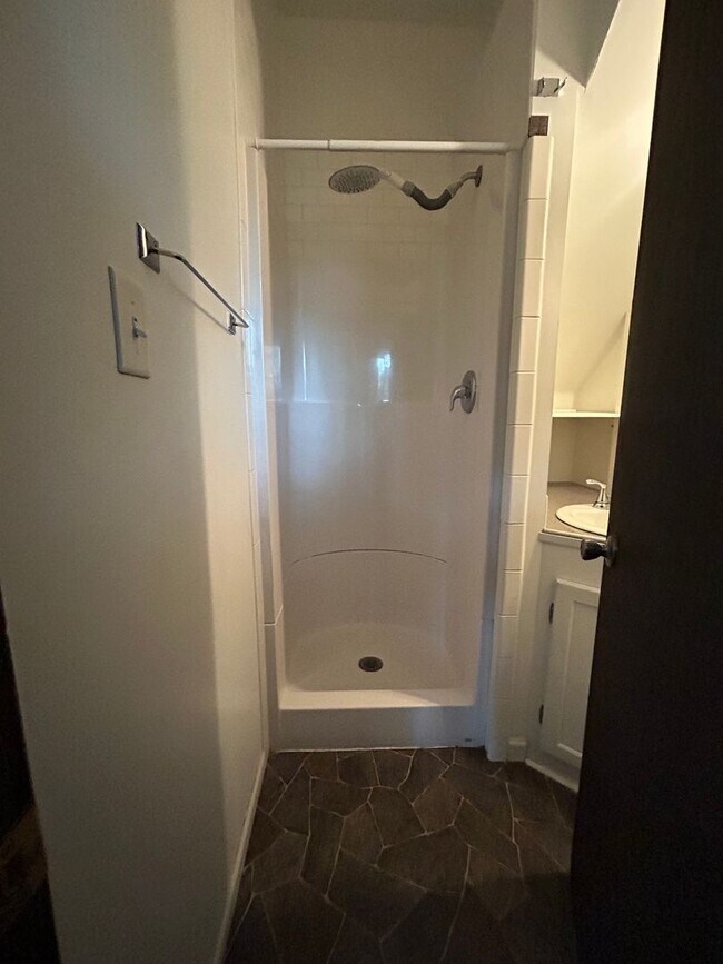 Foto del edificio - One Bedroom Apartment on La Crosse Northside