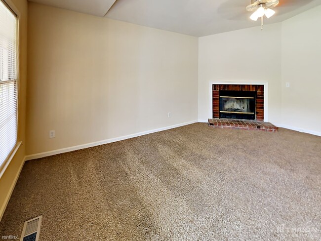 Building Photo - 10 Willow Trail