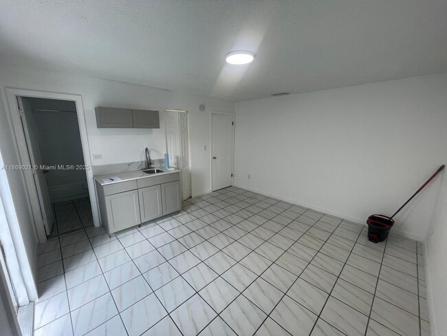 Foto del edificio - 1717 NW 16th St